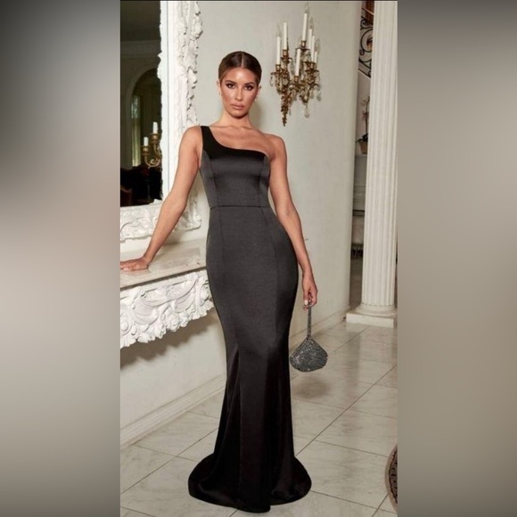 Black One Shoulder Gown